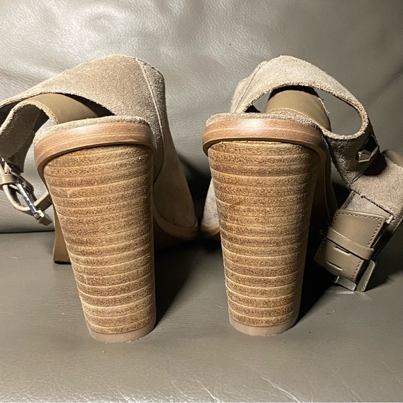 Marc Fisher Vashi Ankle Strap Sandals with Chunky Stacked Heel, Size 7.5 - Picture 10 of 10